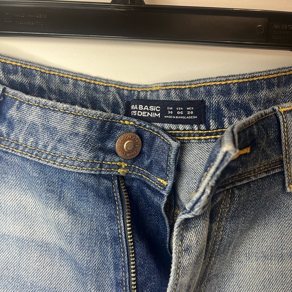 Hi, selling these breathtaking jeans 👖 for women in size US 06. - Picture 6 of 14